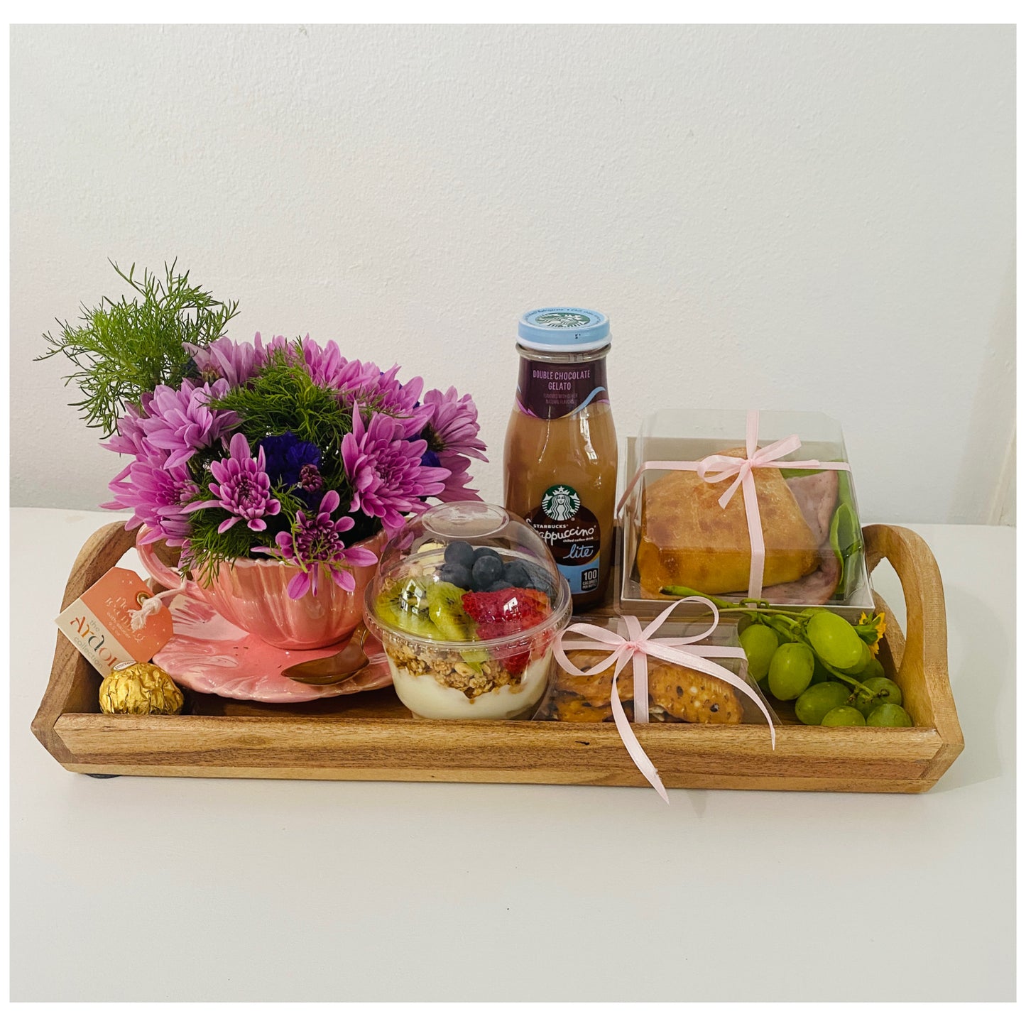 Desayuno con flores.